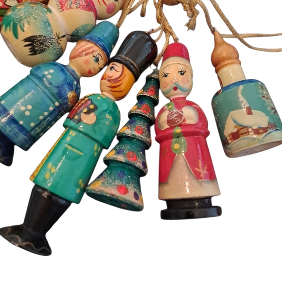 Matryroshka Stacking Russian Santa Doll W 8 Ornaments - Picture 6 of 6